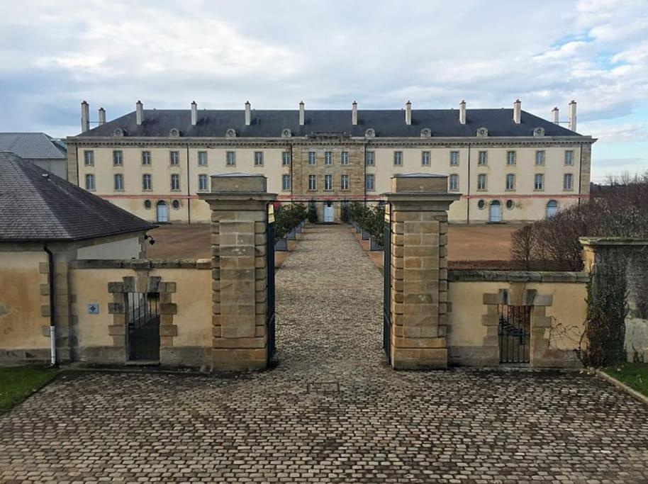 Joli Studio Avec Parking Prive, Bien Situe Мулен Экстерьер фото