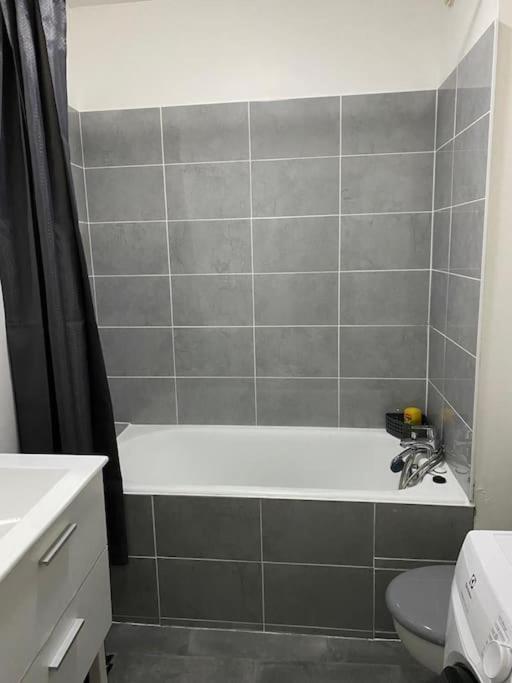Joli Studio Avec Parking Prive, Bien Situe Мулен Экстерьер фото