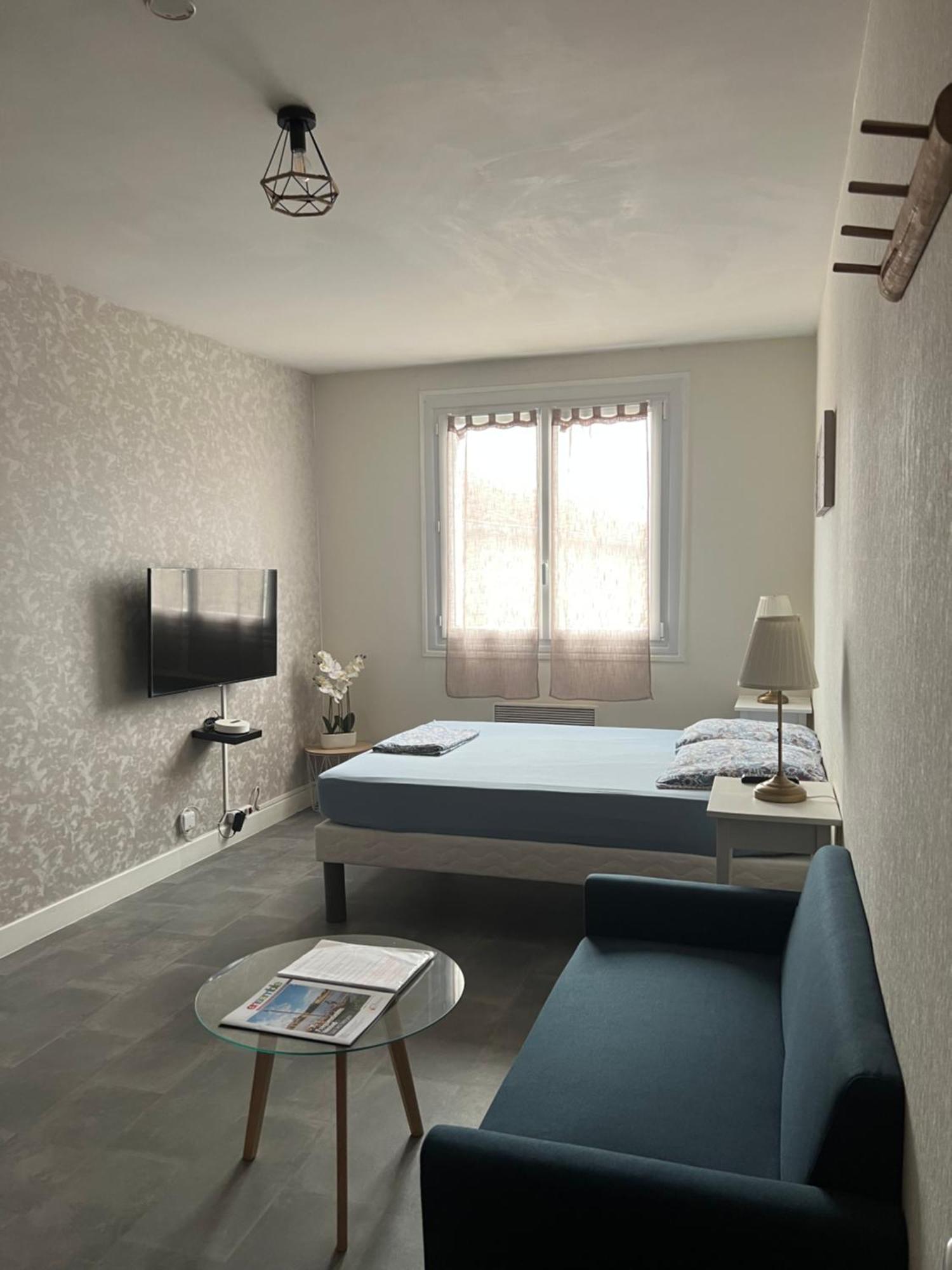 Joli Studio Avec Parking Prive, Bien Situe Мулен Экстерьер фото