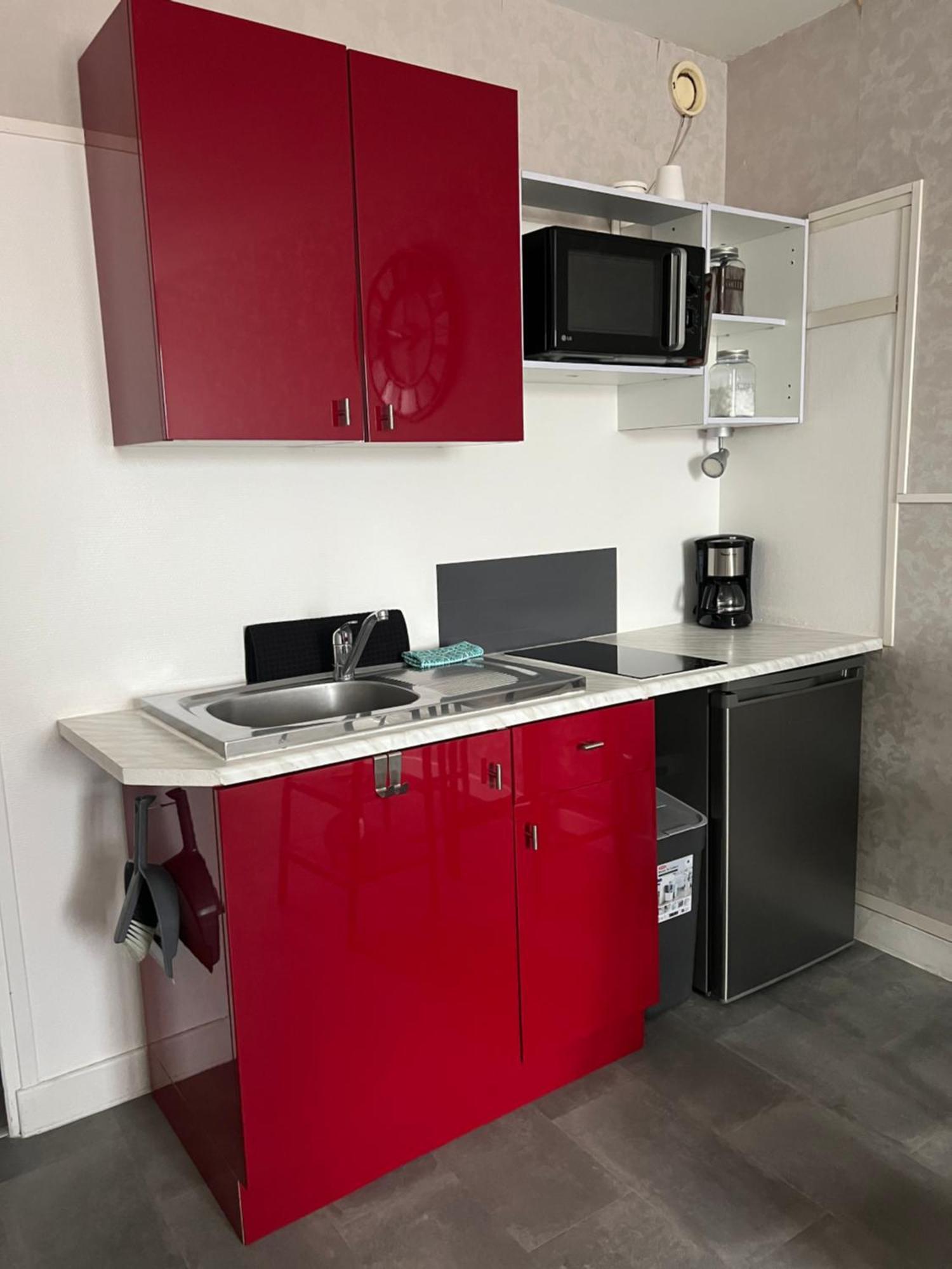 Joli Studio Avec Parking Prive, Bien Situe Мулен Экстерьер фото