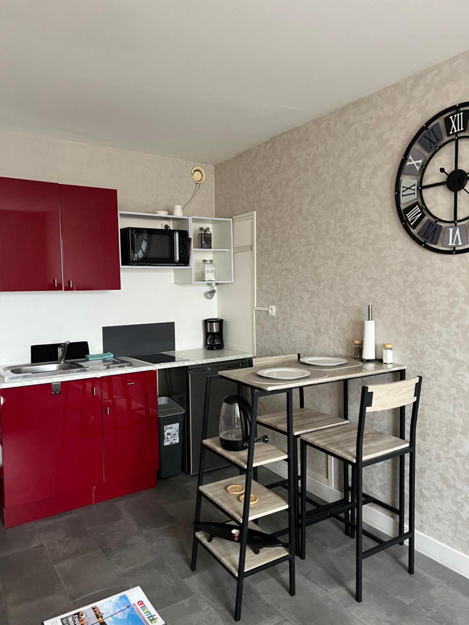 Joli Studio Avec Parking Prive, Bien Situe Мулен Экстерьер фото